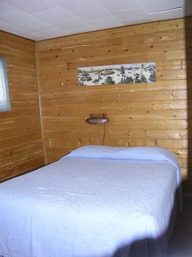 cabin14BR3.JPG (28114 bytes)