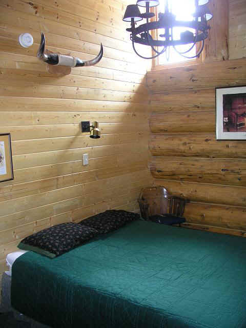 cabin17-BR3B.JPG (56139 bytes)