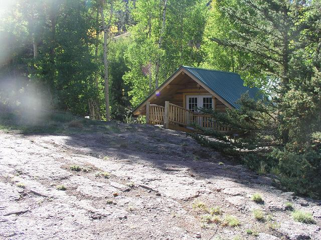 cabin23.JPG (110420 bytes)