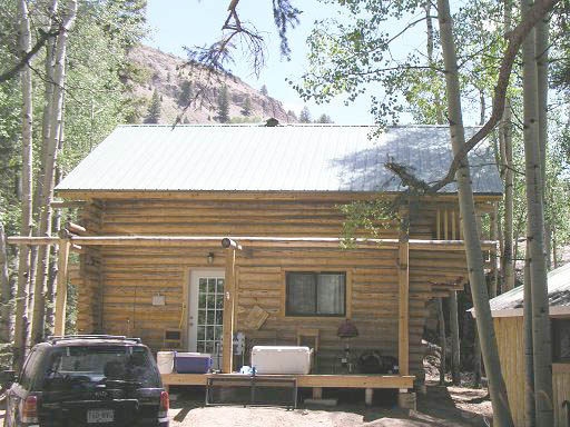 cabin23_summer.JPG (74480 bytes)