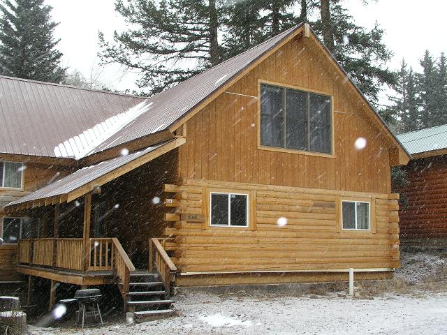 cabin24-winter.JPG (89543 bytes)