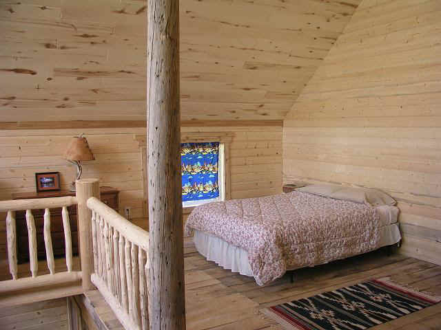 cabin25-bed3.JPG (61420 bytes)