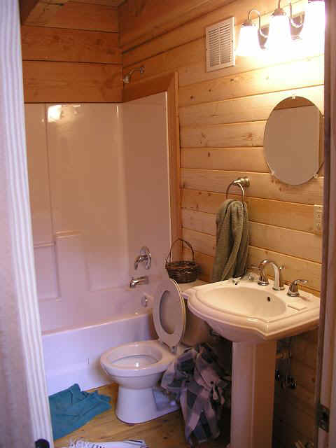 cabin27_bath.JPG (44663 bytes)