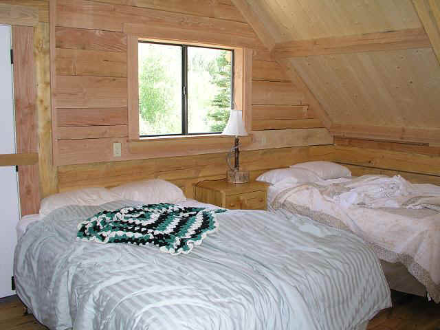 cabin27_loft.JPG (60108 bytes)