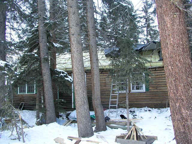 cabin28-insul.JPG (114874 bytes)