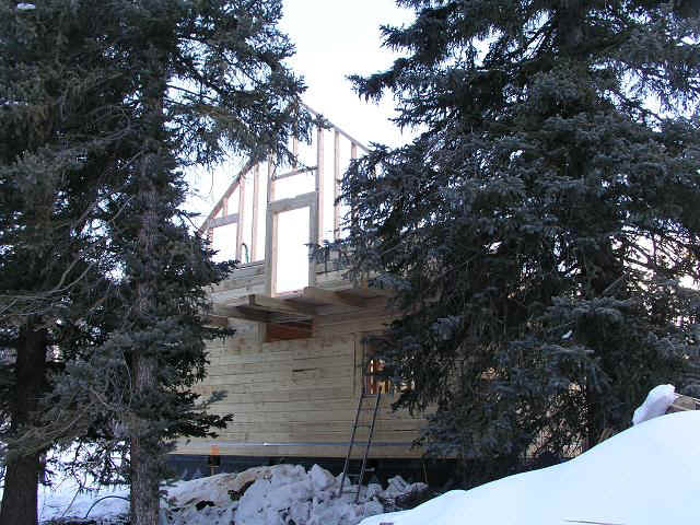 cabin29_gable.JPG (101629 bytes)