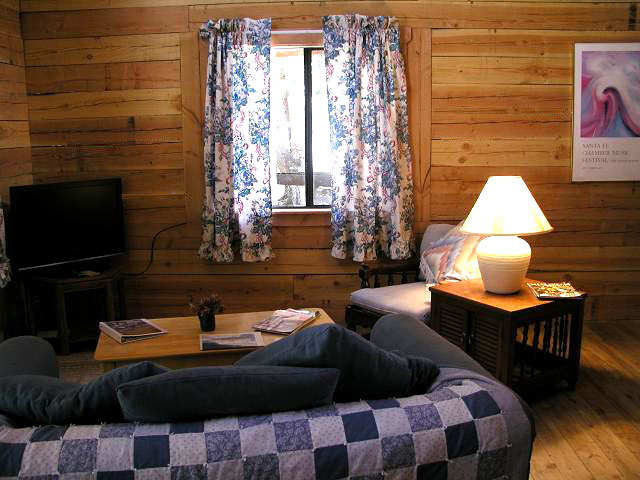 cabin32-LR.JPG (76981 bytes)