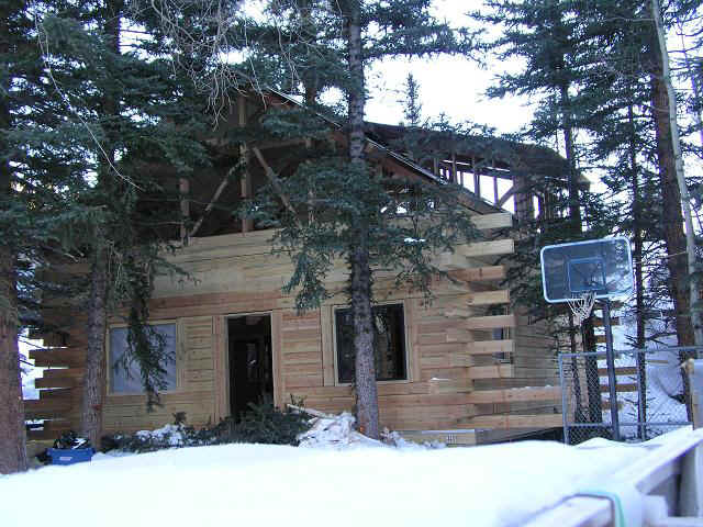 cabin32-frt6.JPG (52781 bytes)