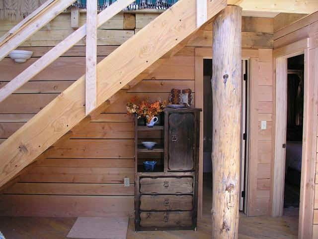 cabin34-stairs-temp.JPG (60564 bytes)