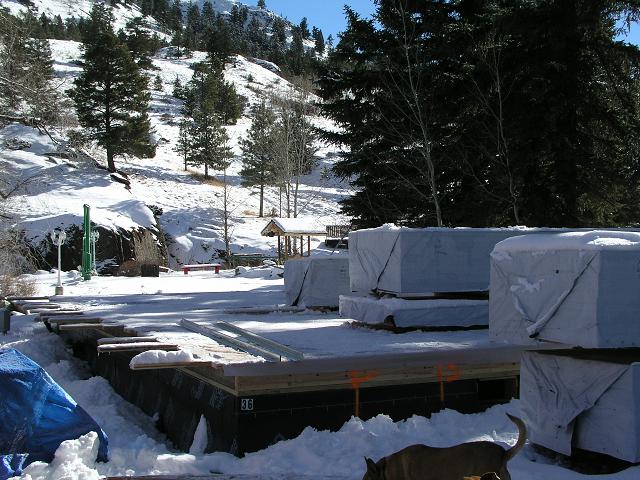 cabin36_snow.JPG (78863 bytes)