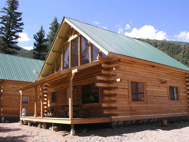 cabin37_porch4.JPG (79360 bytes)