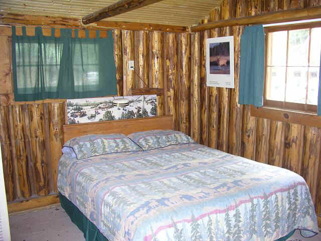 cabin5-bed3.JPG (75878 bytes)