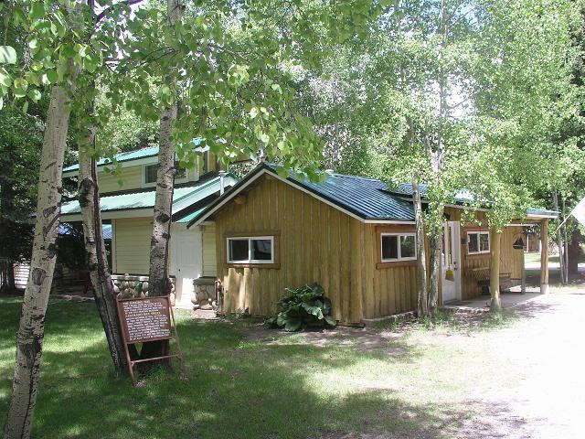 texan_cabin11B.JPG (101940 bytes)